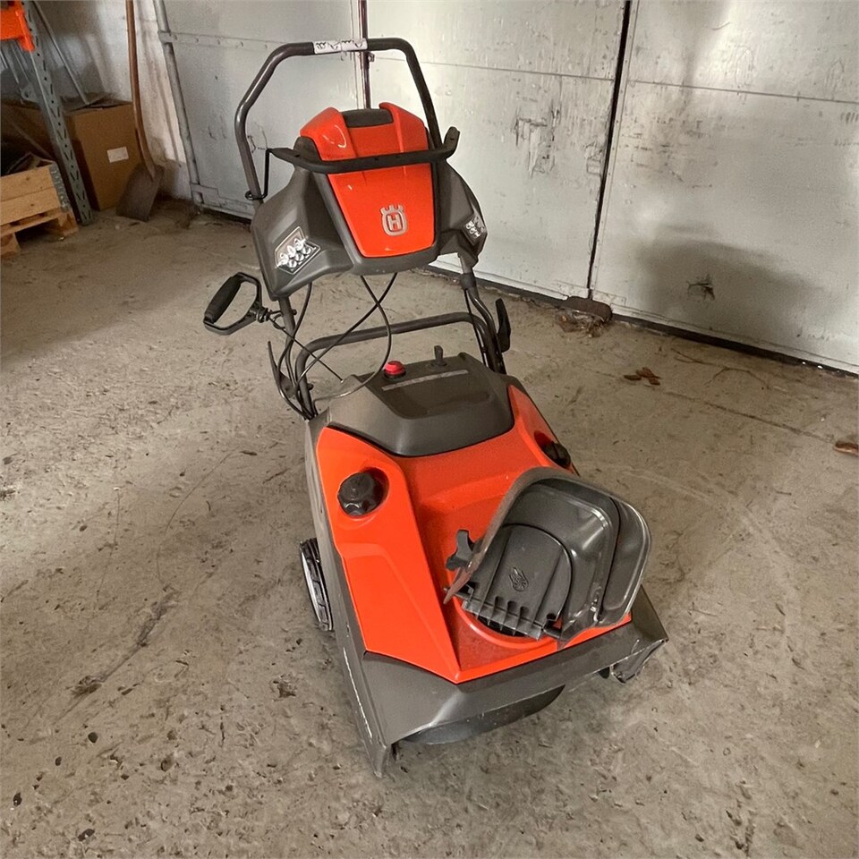 Husqvarna ST 121 E - Tuinmachine: afbeelding 3 Husqvarna ST 121 E - Tuinmachine: afbeelding 3