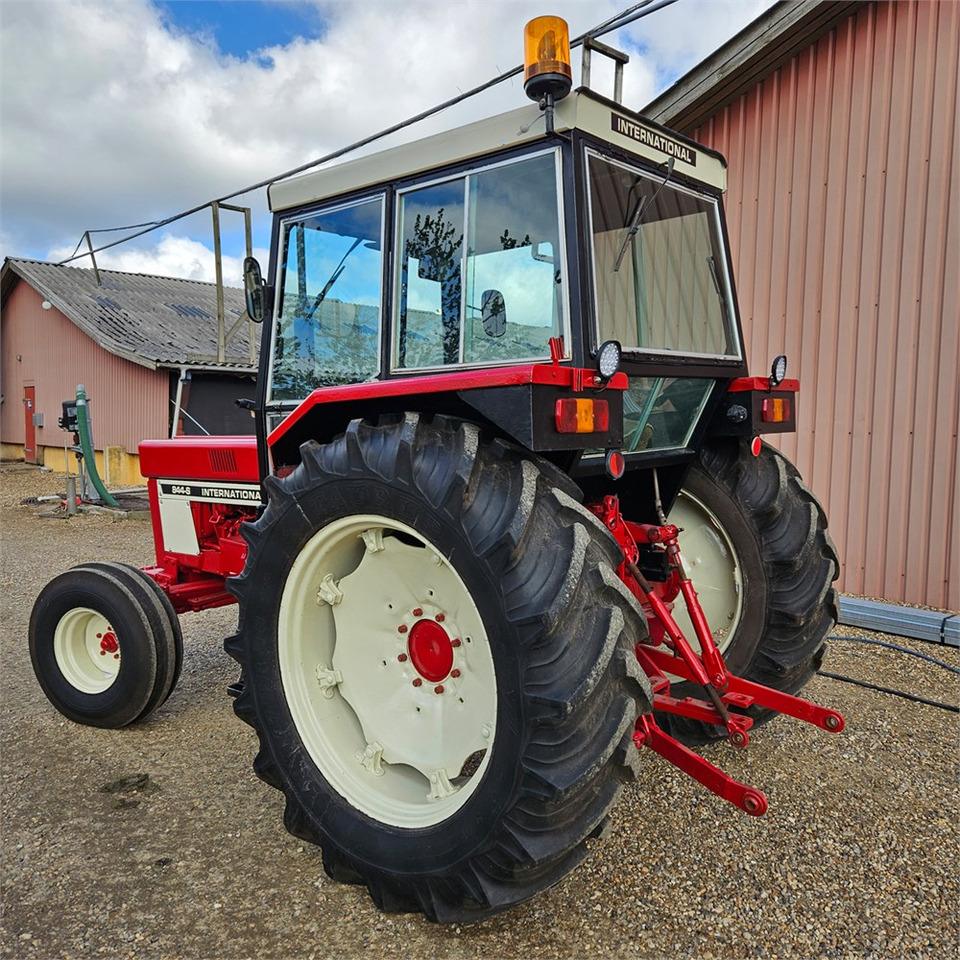 IH 844 S - Tractor: afbeelding 4 IH 844 S - Tractor: afbeelding 4