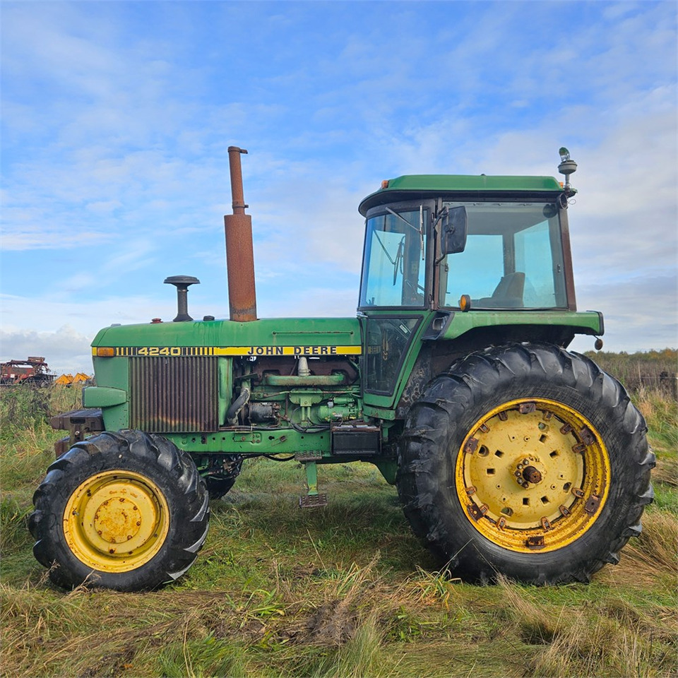 John Deere 4240 - Tractor: afbeelding 2 John Deere 4240 - Tractor: afbeelding 2