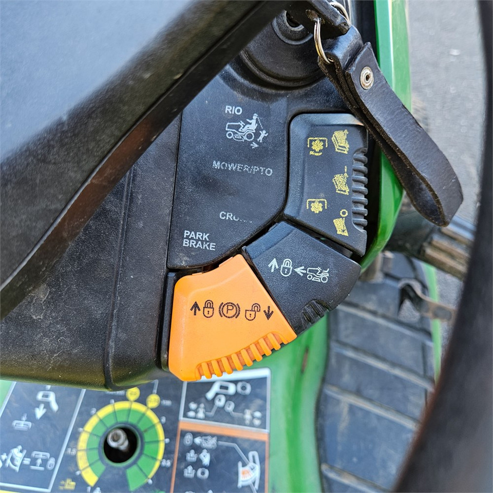 Gazonmaaier John Deere X304: afbeelding 10