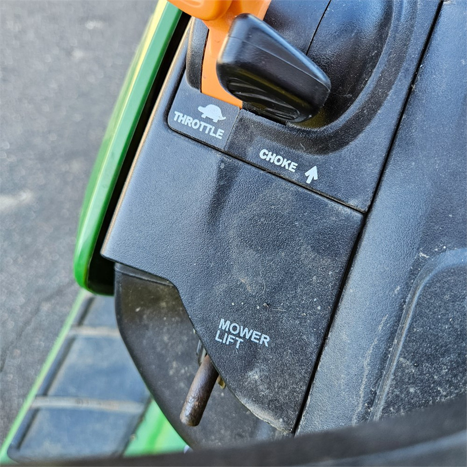 Gazonmaaier John Deere X304: afbeelding 8