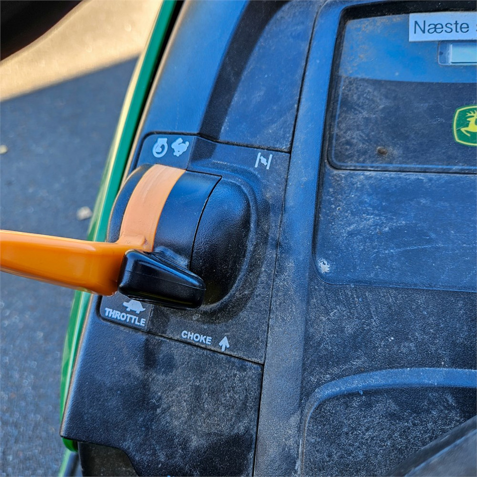 Gazonmaaier John Deere X304: afbeelding 47
