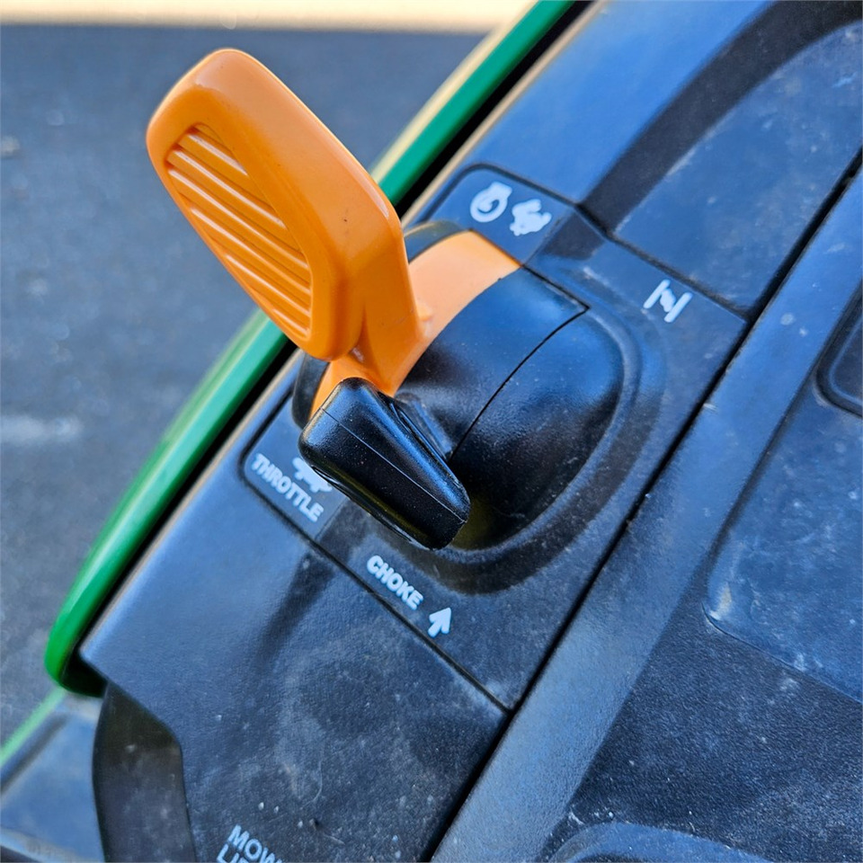 Gazonmaaier John Deere X304: afbeelding 7