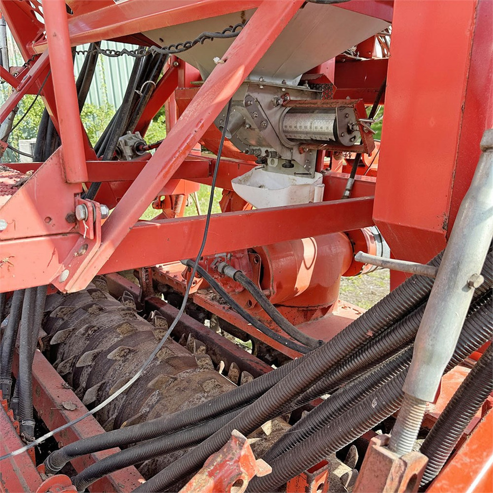 Zaai-/ Plantmachine Kuhn Venta TI 301: afbeelding 13 Zaai-/ Plantmachine Kuhn Venta TI 301: afbeelding 13