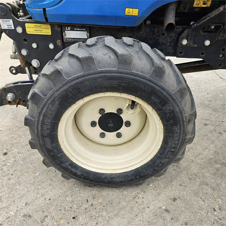 Gemeentelijke tractor LS Mtron Ls J27HST: afbeelding 45