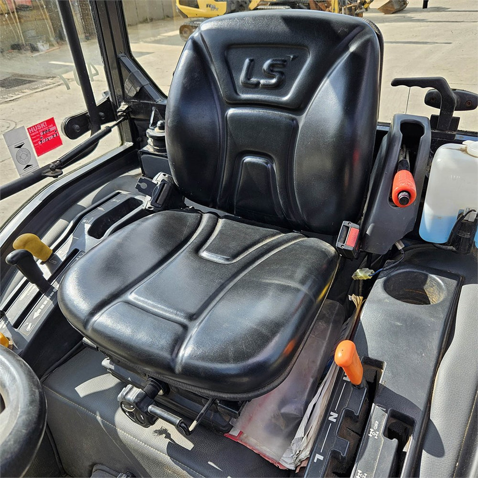 Gemeentelijke tractor LS Mtron Ls J27HST: afbeelding 11