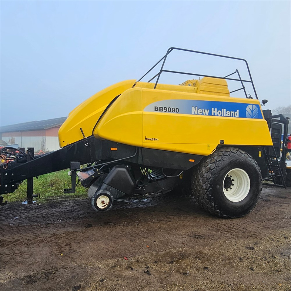New Holland BB9090 - Hooi-/ Voedermachine: afbeelding 1 New Holland BB9090 - Hooi-/ Voedermachine: afbeelding 1
