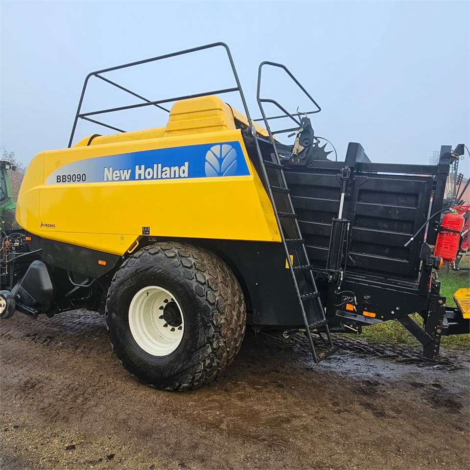 New Holland BB9090 - Hooi-/ Voedermachine: afbeelding 3 New Holland BB9090 - Hooi-/ Voedermachine: afbeelding 3