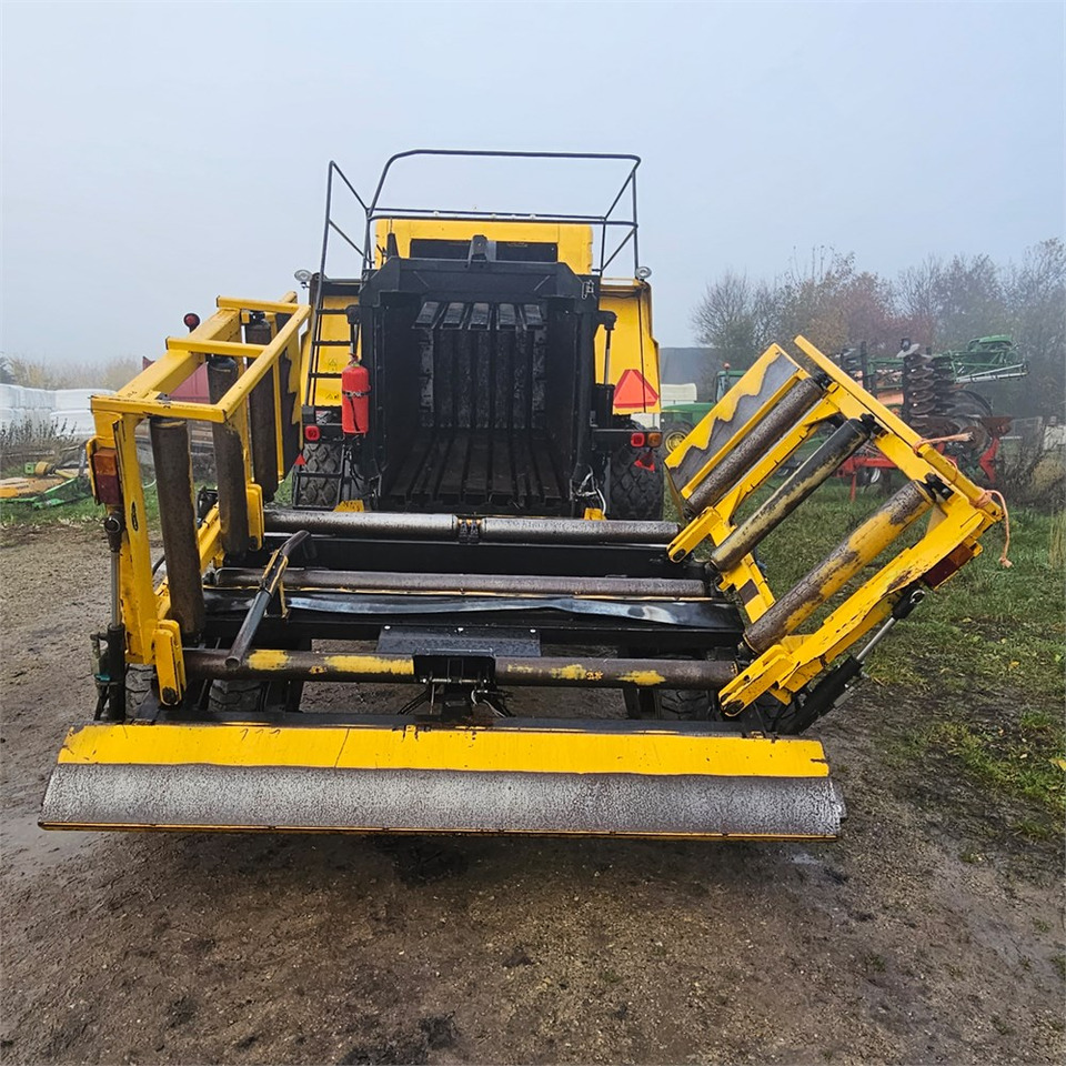 New Holland BB9090 - Hooi-/ Voedermachine: afbeelding 5 New Holland BB9090 - Hooi-/ Voedermachine: afbeelding 5