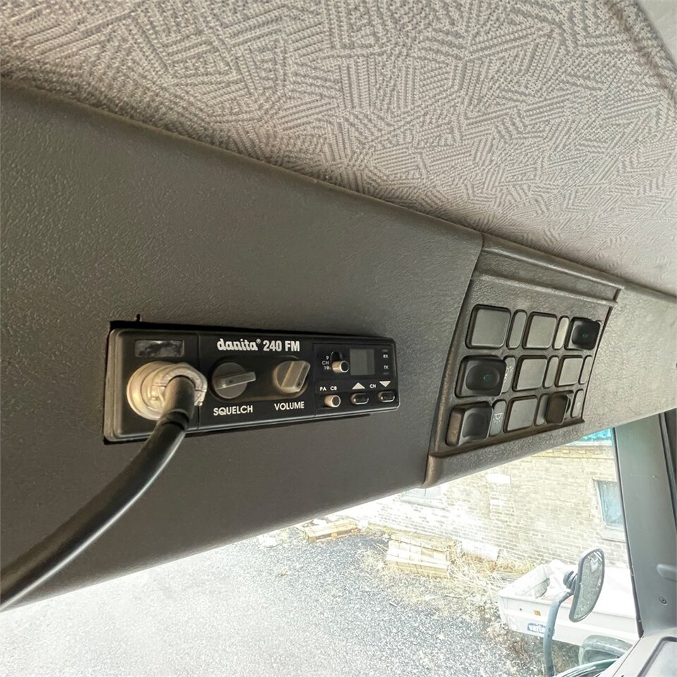 Vrachtwagen met open laadbak Scania 124G: afbeelding 25 Vrachtwagen met open laadbak Scania 124G: afbeelding 25