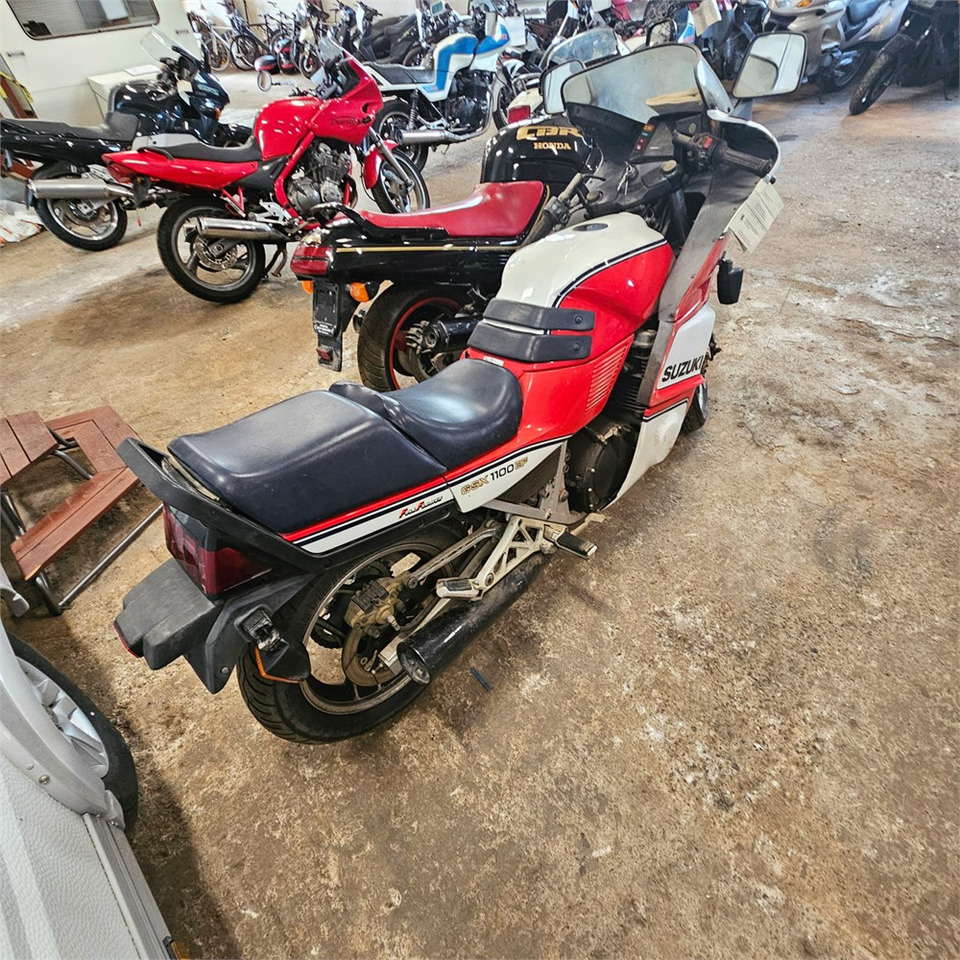 Suzuki GSX1100EF - Motorfiets: afbeelding 3 Suzuki GSX1100EF - Motorfiets: afbeelding 3