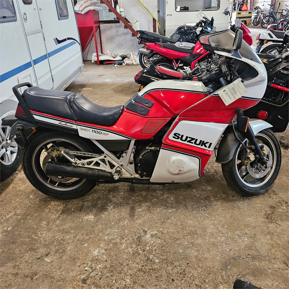 Suzuki GSX1100EF - Motorfiets: afbeelding 2 Suzuki GSX1100EF - Motorfiets: afbeelding 2