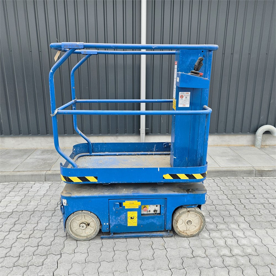 UpRight TM12 - Verticale masthoogwerker: afbeelding 1 UpRight TM12 - Verticale masthoogwerker: afbeelding 1