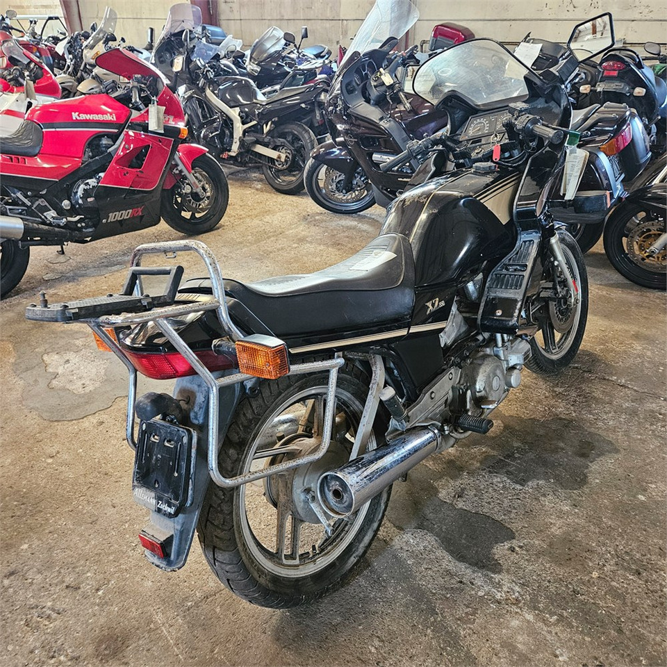 Yamaha XZ550 - Motorfiets: afbeelding 5 Yamaha XZ550 - Motorfiets: afbeelding 5