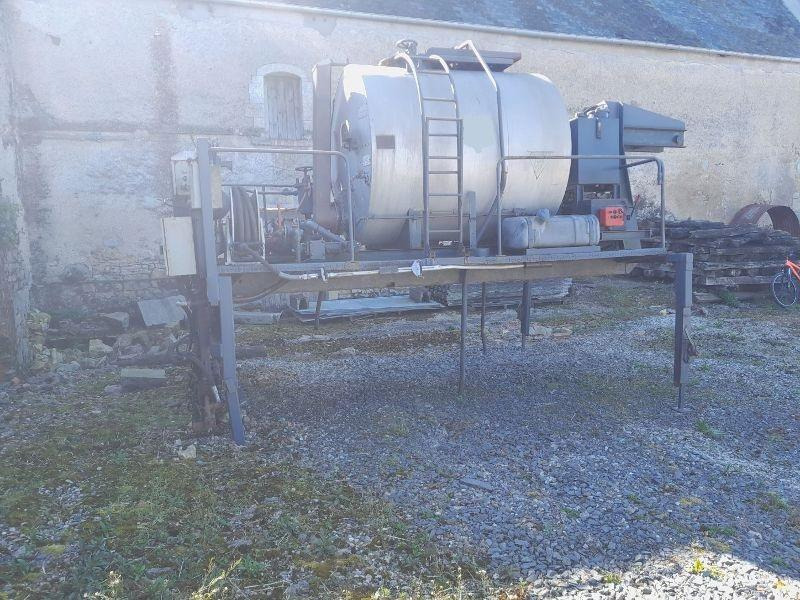 MENARD BOUILLE SUR BERCE 3000 LITRES - Bitumen sprayer: afbeelding 1 MENARD BOUILLE SUR BERCE 3000 LITRES - Bitumen sprayer: afbeelding 1