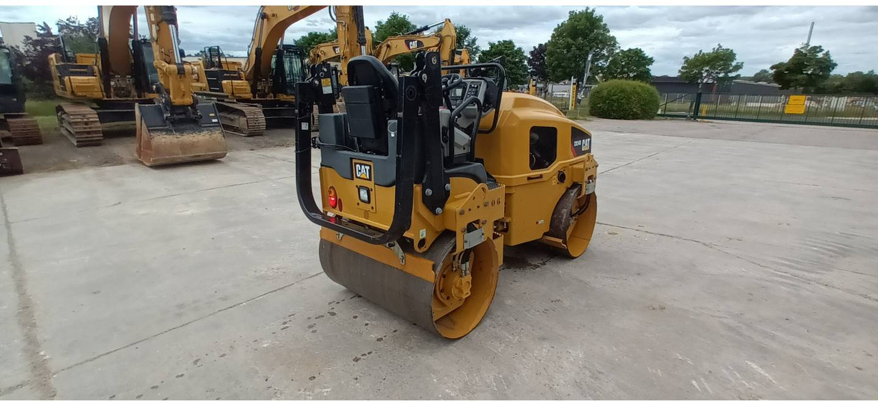 CAT CB24B - Schapenpootwals/ Grondverdichter: afbeelding 3 CAT CB24B - Schapenpootwals/ Grondverdichter: afbeelding 3