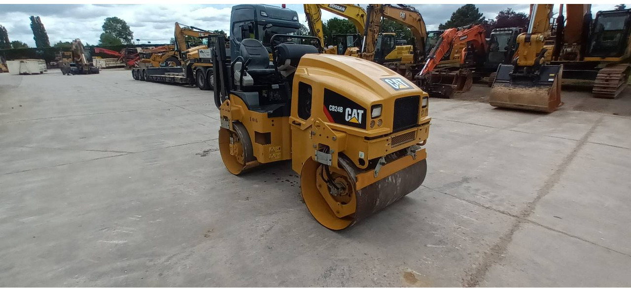 CAT CB24B - Schapenpootwals/ Grondverdichter: afbeelding 1 CAT CB24B - Schapenpootwals/ Grondverdichter: afbeelding 1