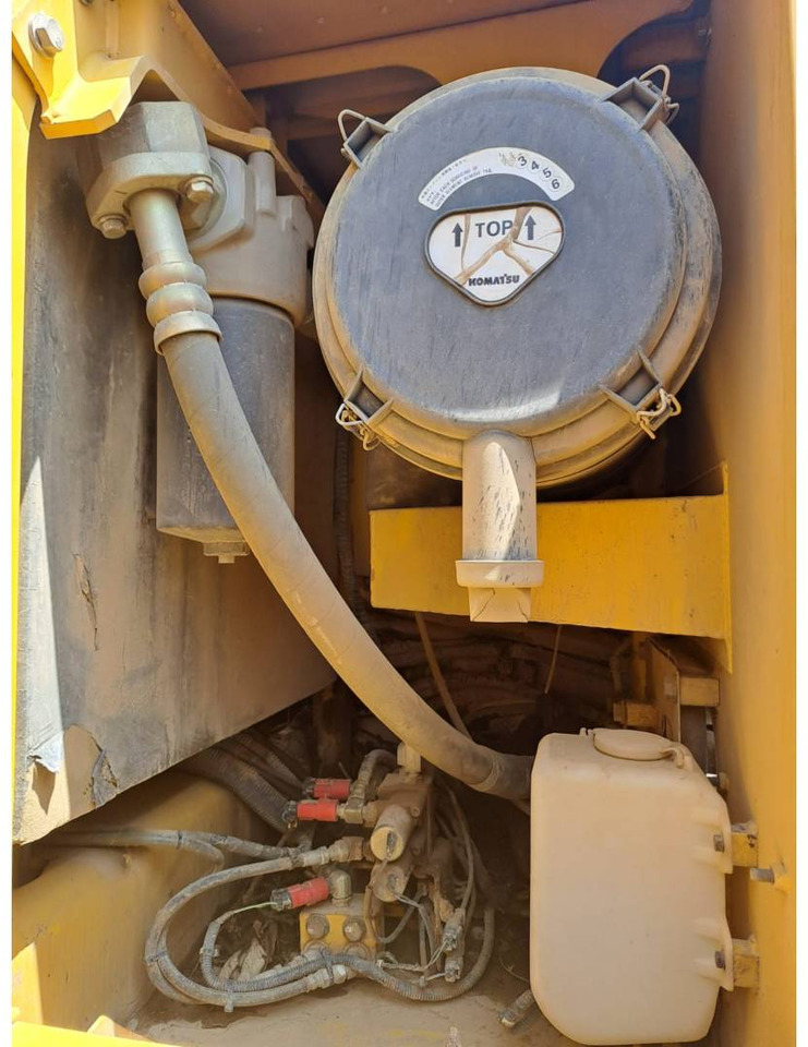 Rupsgraafmachine KOMATSU PC210LC: afbeelding 11