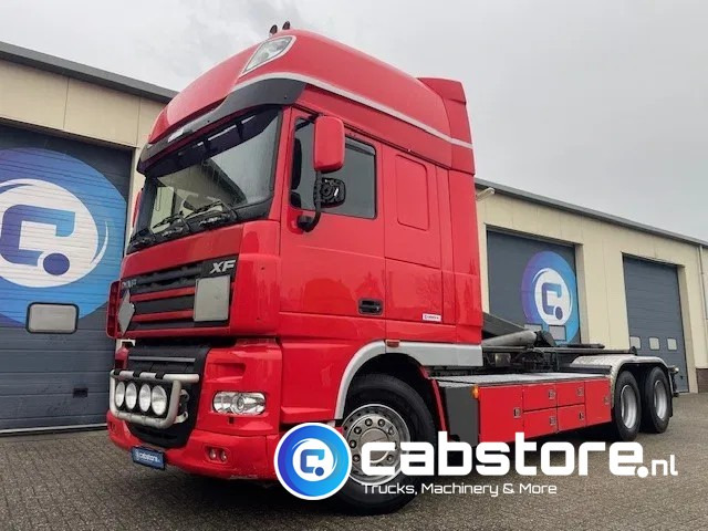 DAF XF 105 .460 FAS Euro 5 - Haakarmsysteem - Hooklift - Abrolkipper - Year 2006 - TUV 05-2025 - Haakarmsysteem vrachtwagen: afbeelding 1 DAF XF 105 .460 FAS Euro 5 - Haakarmsysteem - Hooklift - Abrolkipper - Year 2006 - TUV 05-2025 - Haakarmsysteem vrachtwagen: afbeelding 1