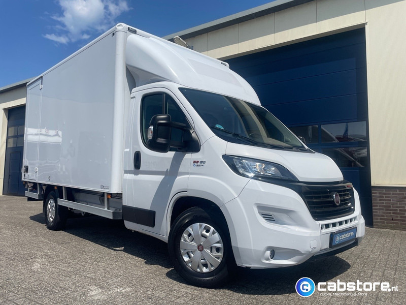 Fiat Ducato 2.3 Multijet 160 Pk Euro 6 - Bouwjaar 2021 - Handgeschakeld 6 speed - Airco - 3 zitplaatsen - Laadklep - Bakwagen: afbeelding 1 Fiat Ducato 2.3 Multijet 160 Pk Euro 6 - Bouwjaar 2021 - Handgeschakeld 6 speed - Airco - 3 zitplaatsen - Laadklep - Bakwagen: afbeelding 1