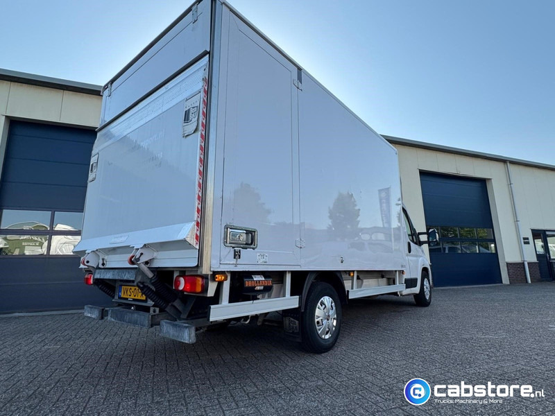 Fiat Ducato 2.3 Multijet 160 Pk Euro 6 - Bouwjaar 2021 - Handgeschakeld 6 speed - Airco - 3 zitplaatsen - Laadklep - Bakwagen: afbeelding 4 Fiat Ducato 2.3 Multijet 160 Pk Euro 6 - Bouwjaar 2021 - Handgeschakeld 6 speed - Airco - 3 zitplaatsen - Laadklep - Bakwagen: afbeelding 4