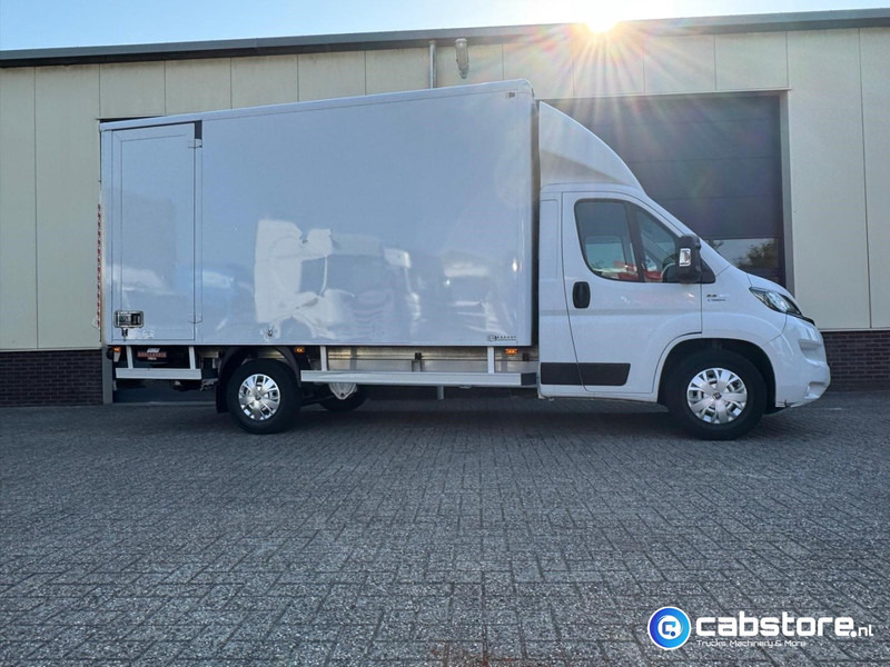 Fiat Ducato 2.3 Multijet 160 Pk Euro 6 - Bouwjaar 2021 - Handgeschakeld 6 speed - Airco - 3 zitplaatsen - Laadklep - Bakwagen: afbeelding 5 Fiat Ducato 2.3 Multijet 160 Pk Euro 6 - Bouwjaar 2021 - Handgeschakeld 6 speed - Airco - 3 zitplaatsen - Laadklep - Bakwagen: afbeelding 5