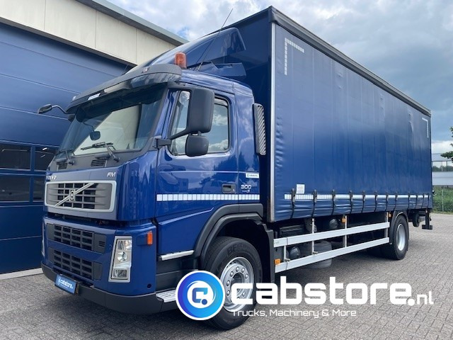 Volvo FM9 4X2R FAL9.0 RAD-A4 Volvo FM300 4x2 Euro 5 bakwagen - Schuifzeilen - Laadklep 2000 kg - Bouwjaar 2008 - Kooi-Aap heftruck - Bestelwagen gesloten laadbak: afbeelding 2 Volvo FM9 4X2R FAL9.0 RAD-A4 Volvo FM300 4x2 Euro 5 bakwagen - Schuifzeilen - Laadklep 2000 kg - Bouwjaar 2008 - Kooi-Aap heftruck - Bestelwagen gesloten laadbak: afbeelding 2
