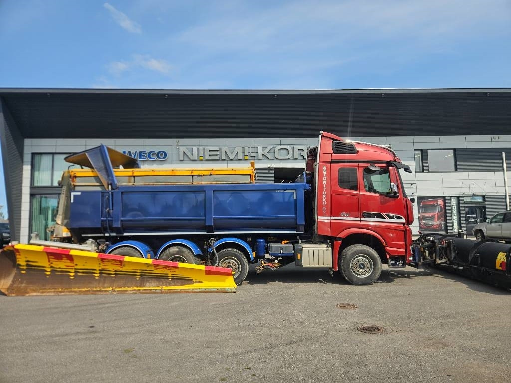 Sisu Polar 625 76tn tienhoitoauto - Kipper vrachtwagen: afbeelding 5 Sisu Polar 625 76tn tienhoitoauto - Kipper vrachtwagen: afbeelding 5