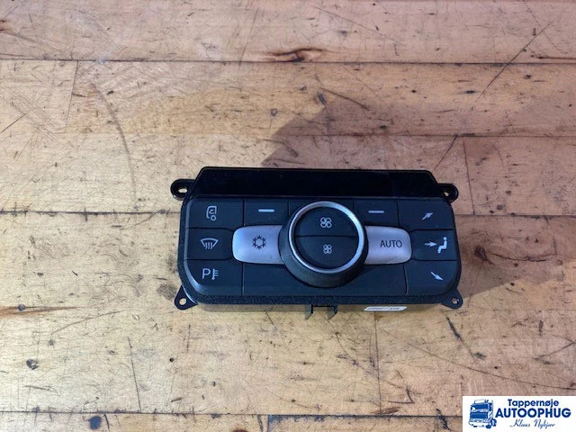 DAF Clima control panel – DAF 2136829 - Elektrisch systeem voor Vrachtwagen: afbeelding 1 DAF Clima control panel – DAF 2136829 - Elektrisch systeem voor Vrachtwagen: afbeelding 1