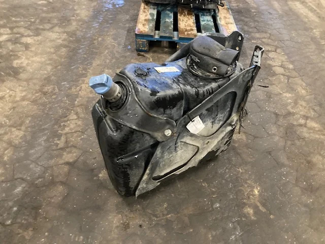Mercedes A9604701515 – Mercedes adblue tank - AdBlue Tank voor Vrachtwagen: afbeelding 2 Mercedes A9604701515 – Mercedes adblue tank - AdBlue Tank voor Vrachtwagen: afbeelding 2