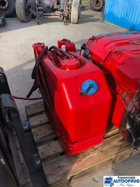 Scania Adblue tank / Reductant tank P/N: 2244863 - AdBlue Tank voor Vrachtwagen: afbeelding 1 Scania Adblue tank / Reductant tank P/N: 2244863 - AdBlue Tank voor Vrachtwagen: afbeelding 1