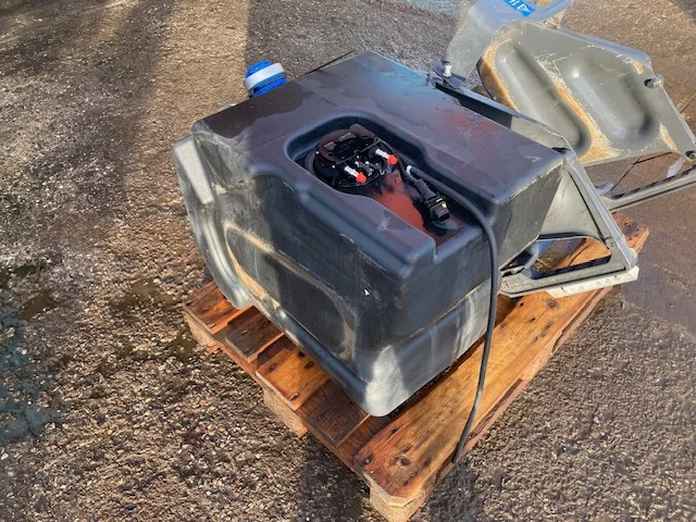 Scania Reductant tank – Scania 2875486 - AdBlue Tank voor Vrachtwagen: afbeelding 3 Scania Reductant tank – Scania 2875486 - AdBlue Tank voor Vrachtwagen: afbeelding 3