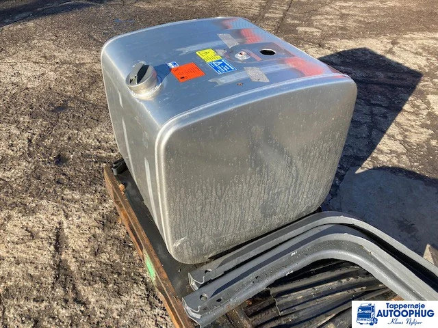 Scania diesel tank 300ltr Scania 2167505 - Brandstoftank voor Vrachtwagen: afbeelding 3 Scania diesel tank 300ltr Scania 2167505 - Brandstoftank voor Vrachtwagen: afbeelding 3