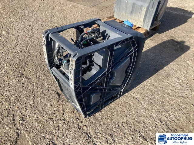 Volvo Adblue tank 21645367 – 23251720 - AdBlue Tank voor Vrachtwagen: afbeelding 4 Volvo Adblue tank 21645367 – 23251720 - AdBlue Tank voor Vrachtwagen: afbeelding 4