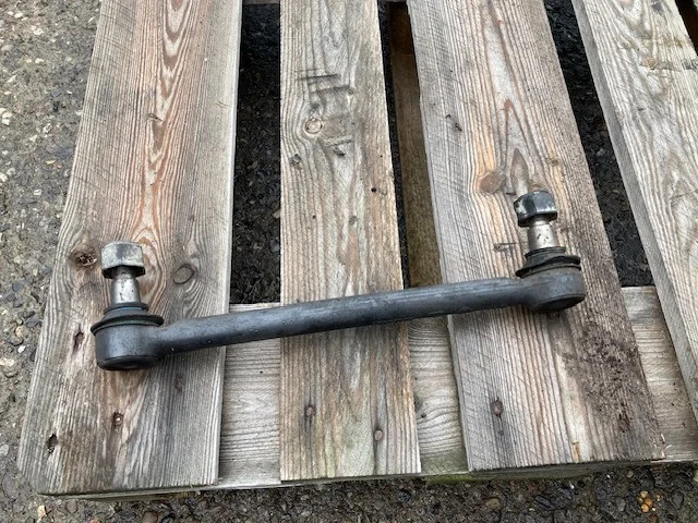 Volvo Anti roll arm – Volvo 23235621 - Stabilisatorstang voor Vrachtwagen: afbeelding 1 Volvo Anti roll arm – Volvo 23235621 - Stabilisatorstang voor Vrachtwagen: afbeelding 1