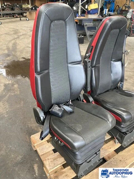 Volvo Sæde RH Volvo 82201655 - Cabine en interieur voor Vrachtwagen: afbeelding 1 Volvo Sæde RH Volvo 82201655 - Cabine en interieur voor Vrachtwagen: afbeelding 1