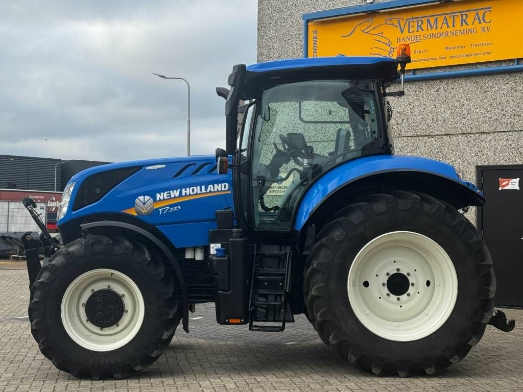 New Holland T7.225AC, frontlinkage, airbrakes, 50k, 2023!! - Tractor: afbeelding 2 New Holland T7.225AC, frontlinkage, airbrakes, 50k, 2023!! - Tractor: afbeelding 2