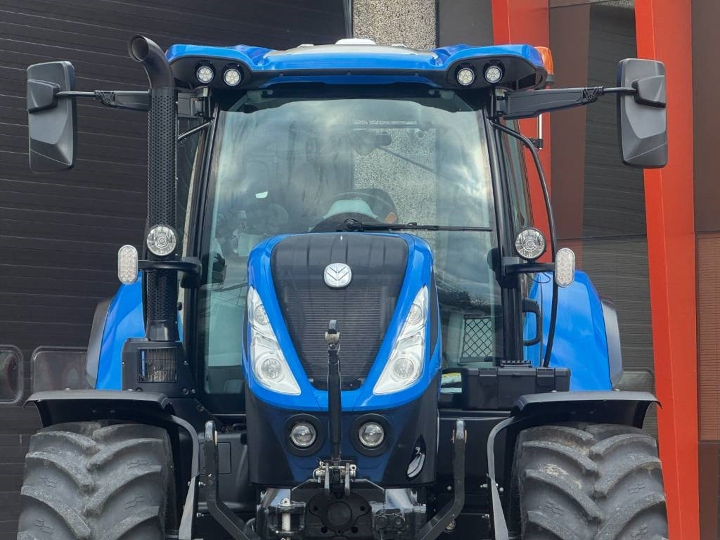 New Holland T7.225AC, frontlinkage, airbrakes, 50k, 2023!! - Tractor: afbeelding 5 New Holland T7.225AC, frontlinkage, airbrakes, 50k, 2023!! - Tractor: afbeelding 5