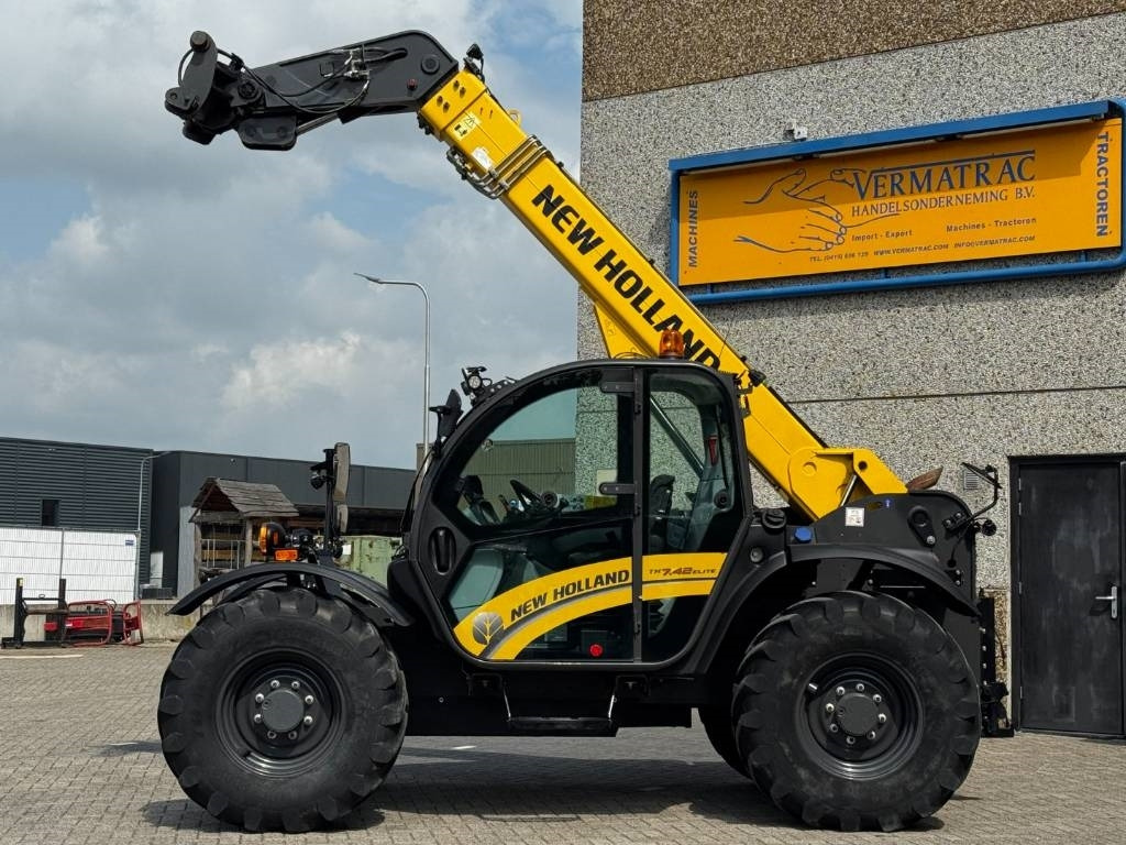 New Holland TH7.42, airco, 1951 hours! - Verreiker: afbeelding 2 New Holland TH7.42, airco, 1951 hours! - Verreiker: afbeelding 2