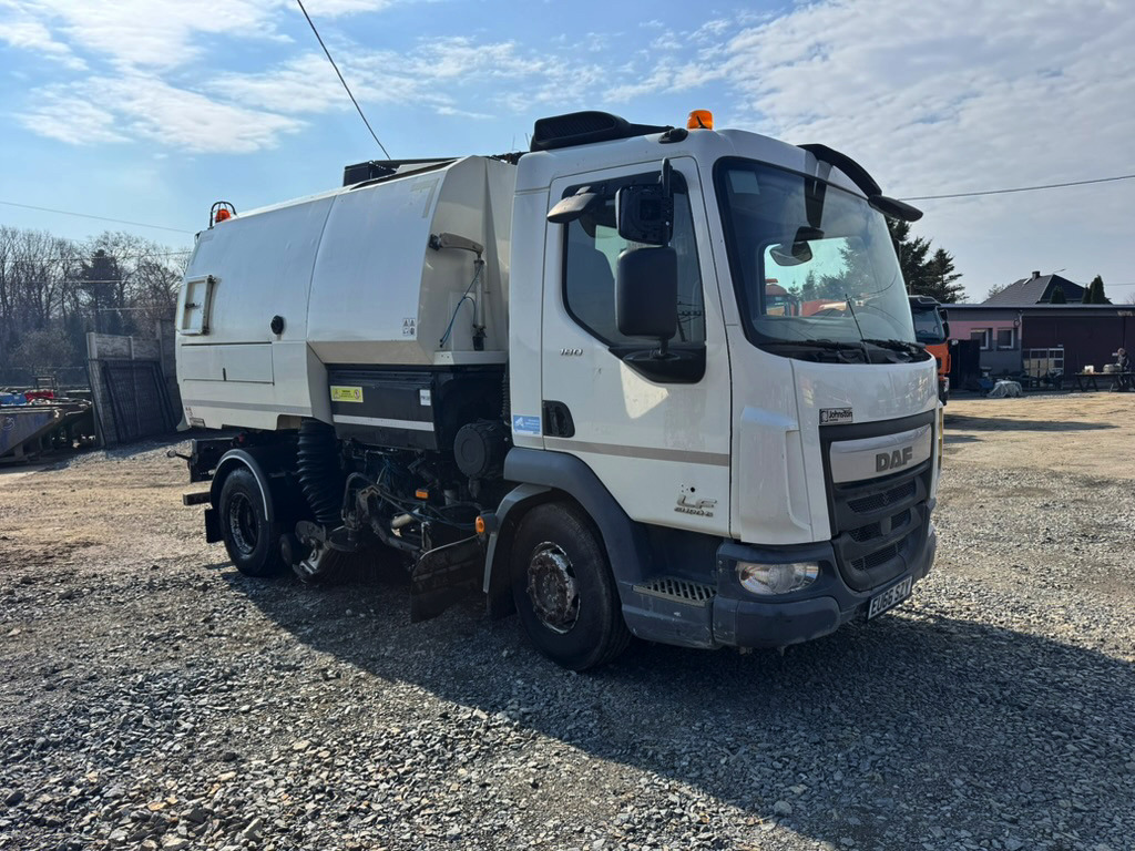 DAF LF180 - Veegwagen: afbeelding 1 DAF LF180 - Veegwagen: afbeelding 1