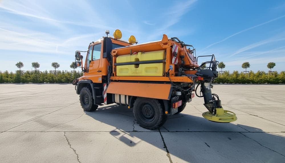 MERCEDES-BENZ Unimog U300 - Gemeentelijke machine/ Speciaal: afbeelding 2 MERCEDES-BENZ Unimog U300 - Gemeentelijke machine/ Speciaal: afbeelding 2