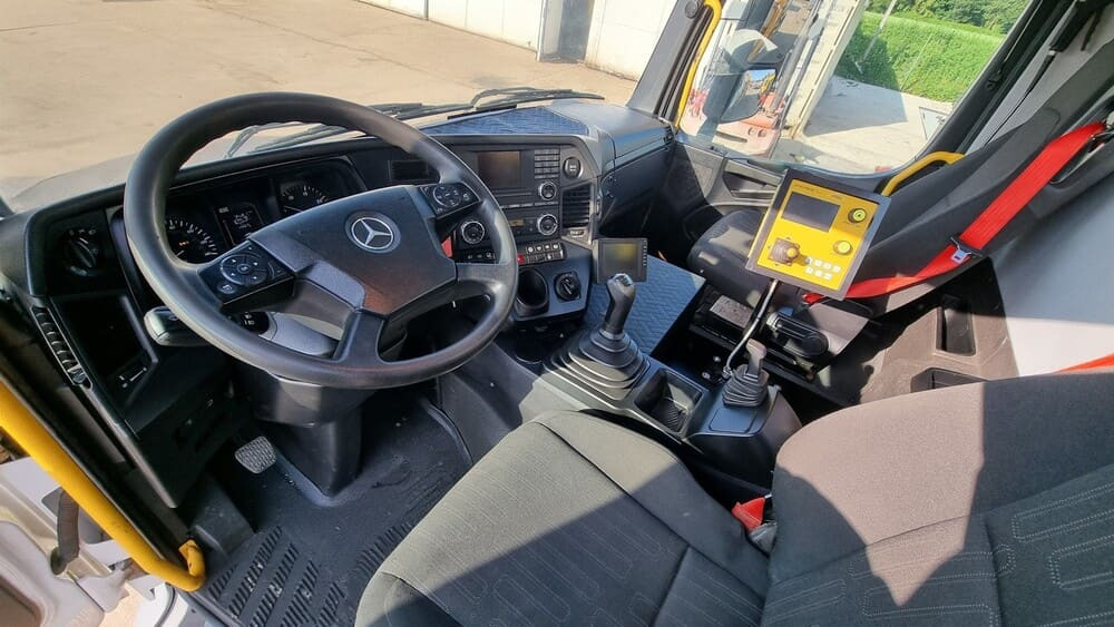 MERCEDES-BENZ AROCS 3243 8x4 | Euro 6 | Piaskarko Solarka Econ 12m³ - Sneeuwruimer: afbeelding 3 MERCEDES-BENZ AROCS 3243 8x4 | Euro 6 | Piaskarko Solarka Econ 12m³ - Sneeuwruimer: afbeelding 3