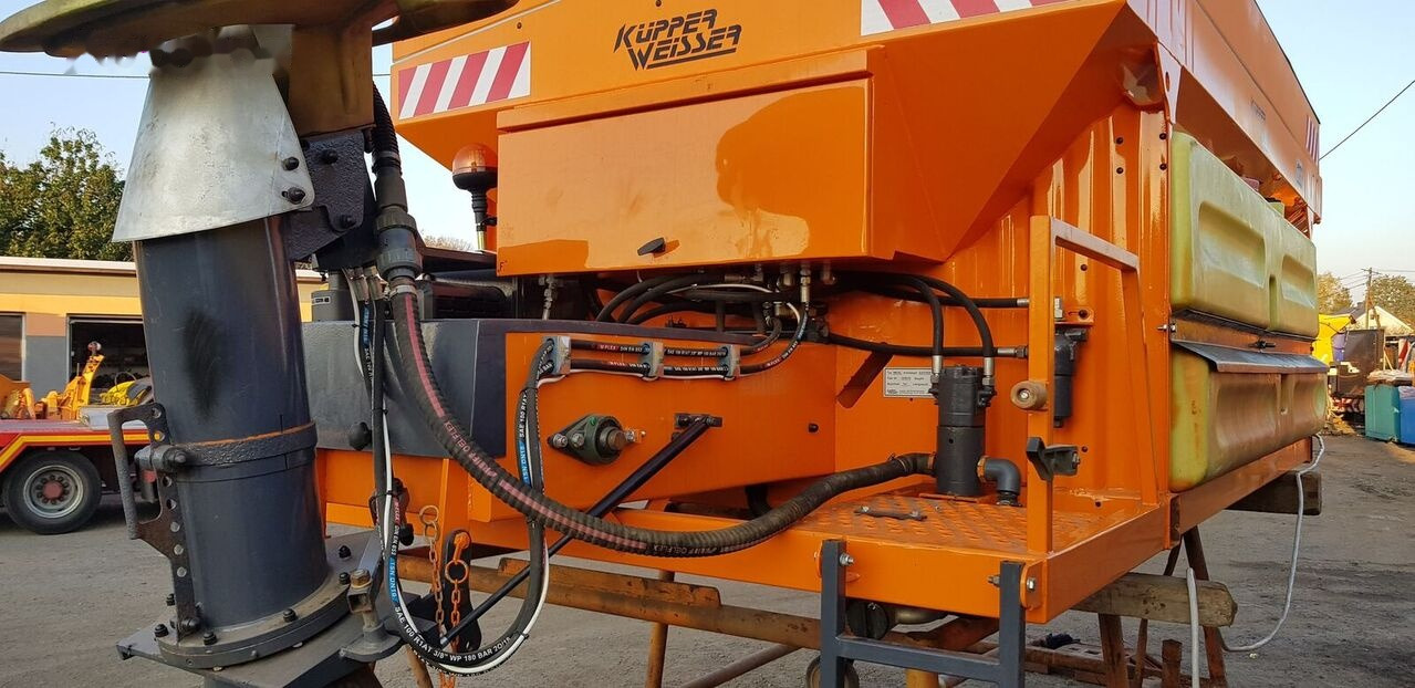 Schmidt KUPPER WEISSER 7m3 - Zout/ Zandstrooier voor Gemeentelijke machine/ Speciaal: afbeelding 3 Schmidt KUPPER WEISSER 7m3 - Zout/ Zandstrooier voor Gemeentelijke machine/ Speciaal: afbeelding 3
