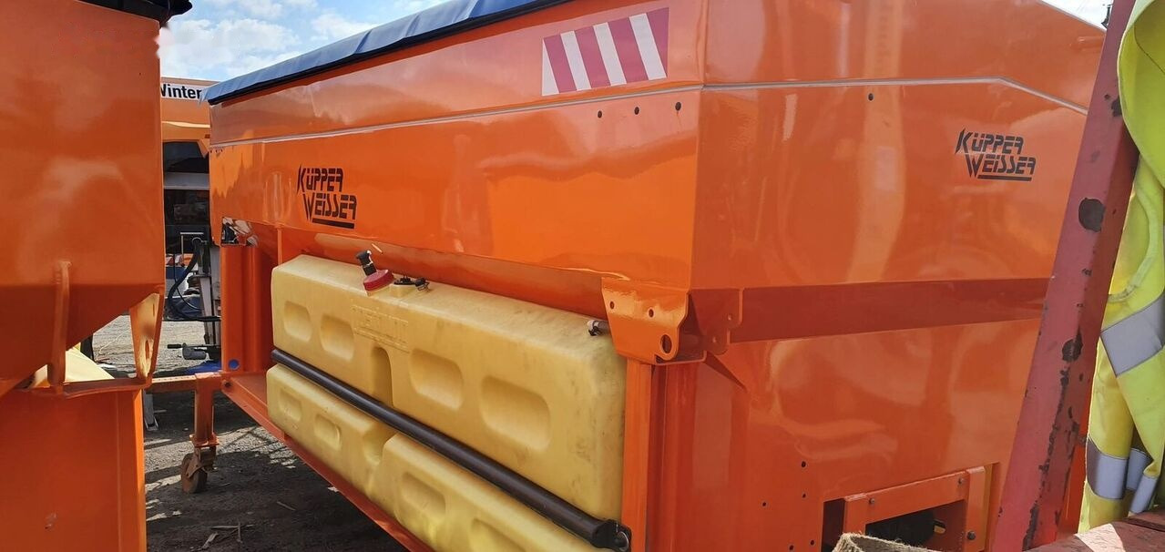 Schmidt KUPPER WEISSER 7m3 - Zout/ Zandstrooier voor Gemeentelijke machine/ Speciaal: afbeelding 4 Schmidt KUPPER WEISSER 7m3 - Zout/ Zandstrooier voor Gemeentelijke machine/ Speciaal: afbeelding 4