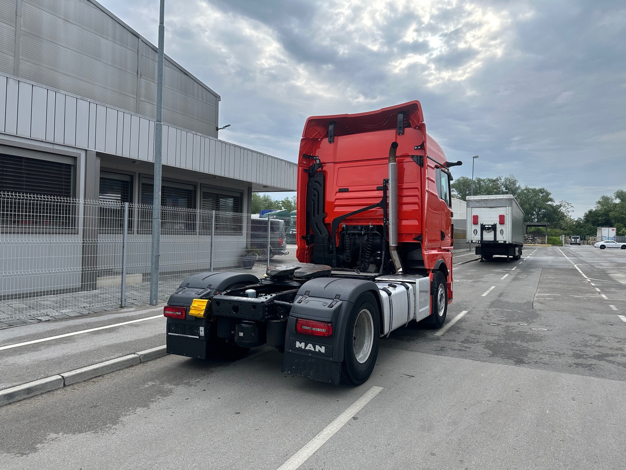 MAN TGX 18.520 4X2 LL Intarder Hydravlika ALU led TV - Trekker: afbeelding 3 MAN TGX 18.520 4X2 LL Intarder Hydravlika ALU led TV - Trekker: afbeelding 3