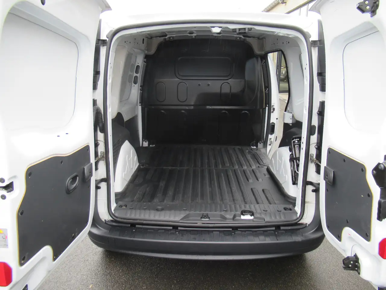 Renault Kangoo 15 DCI GRAND CONFORT CLIM 8250€+TVA/BTW - Kleine bestelwagen: afbeelding 5 Renault Kangoo 15 DCI GRAND CONFORT CLIM 8250€+TVA/BTW - Kleine bestelwagen: afbeelding 5