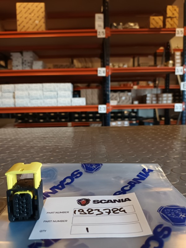 SCANIA CONTACT HOUSING - 1923724 - Elektrisch systeem voor Vrachtwagen: afbeelding 1 SCANIA CONTACT HOUSING - 1923724 - Elektrisch systeem voor Vrachtwagen: afbeelding 1