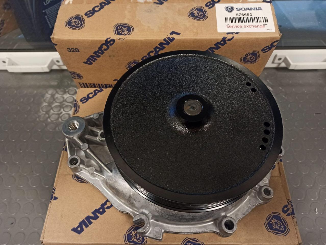 SCANIA COOLANT PUMP - 576663 - Waterpomp voor Vrachtwagen: afbeelding 1 SCANIA COOLANT PUMP - 576663 - Waterpomp voor Vrachtwagen: afbeelding 1
