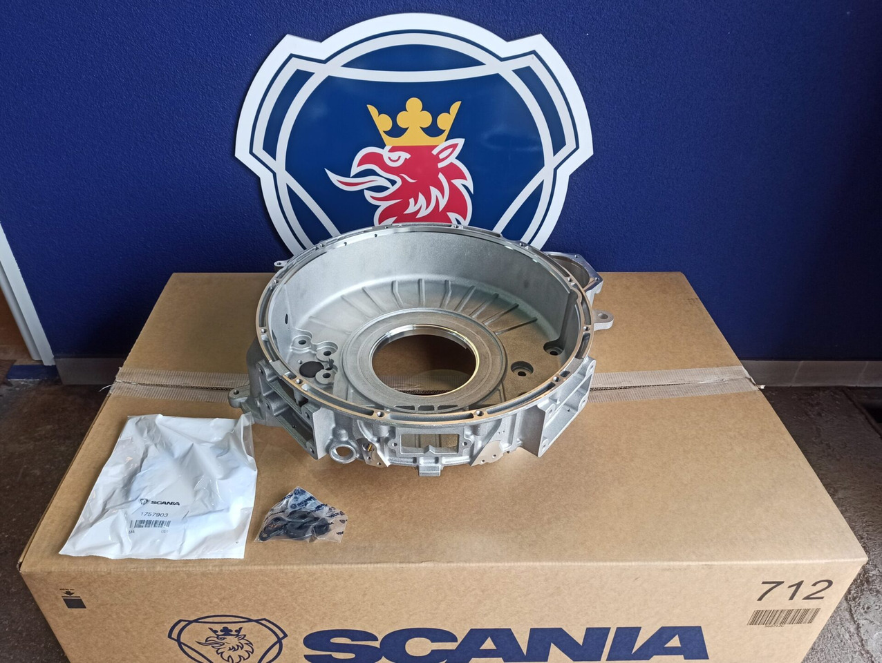 SCANIA FLYWHEEL HOUSING - 2281776 - Vliegwiel voor Vrachtwagen: afbeelding 1 SCANIA FLYWHEEL HOUSING - 2281776 - Vliegwiel voor Vrachtwagen: afbeelding 1