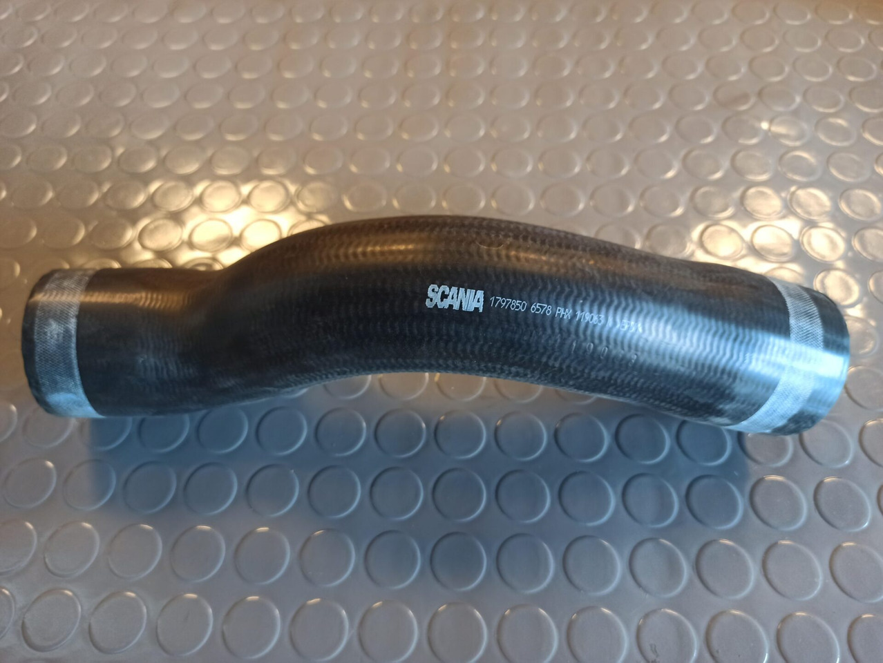 SCANIA HOSE - 1797850 - Stuurslang voor Vrachtwagen: afbeelding 1 SCANIA HOSE - 1797850 - Stuurslang voor Vrachtwagen: afbeelding 1